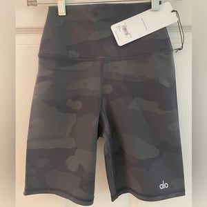 Alo Yoga 7” High-Waist Vapor Short